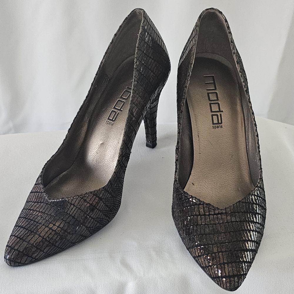 Moda Women's Brown Textured Heels